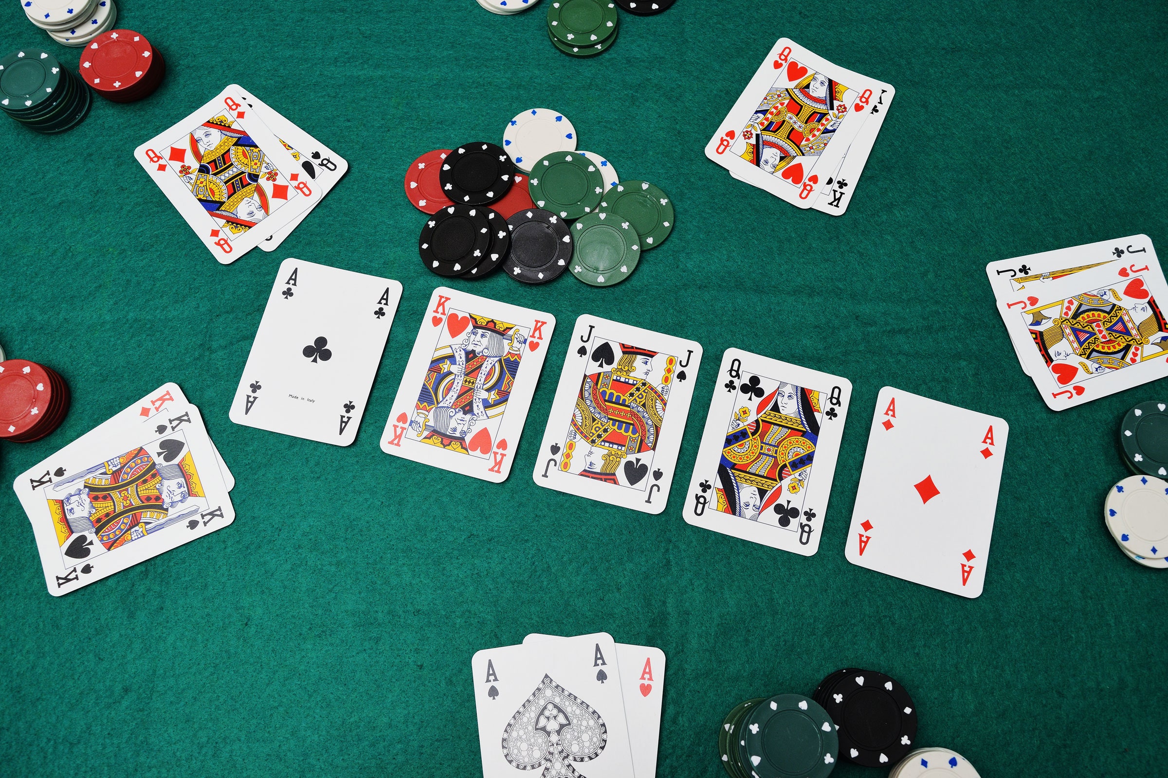 Luật chơi của game Poker Hb88 giành cho người mới chơi cần nắm